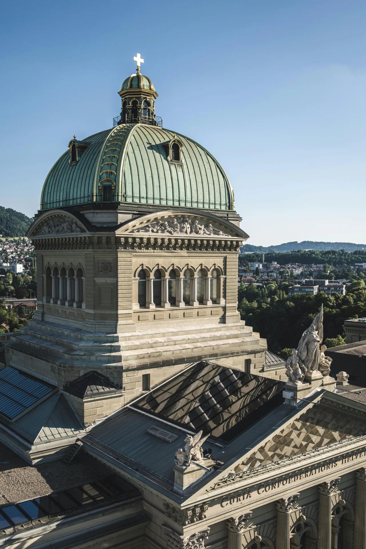 Historisches Gebäude mit Kuppel – Souveränes Behördenmanagement